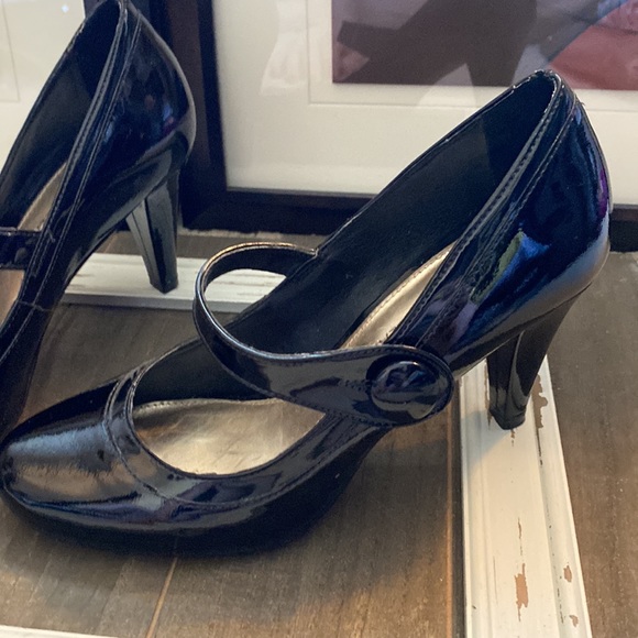 DONATED Antonio Melani black heels - Picture 1 of 5